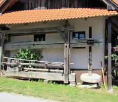 Stara vinska stiskalnica